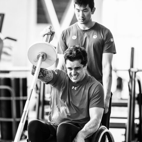 Para ice hockey player Ryan Straschnitzki during a training session with strength coach Bryan Yu at the Canadian Sport Institute Calgary high performance training facilities in Calgary, AB on July 6, 2022. (Photo: Dave Holland/CSI Calgary)